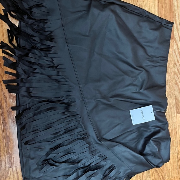 Forever 21 Plus Faux Leather Skirt • Black High-Waist • Curve Flattering - Picture 3 of 3